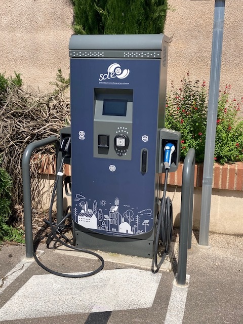 Borne recharge pour voitures électriques